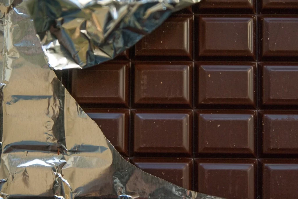 Dark chocolate (snacks to eat on your period)